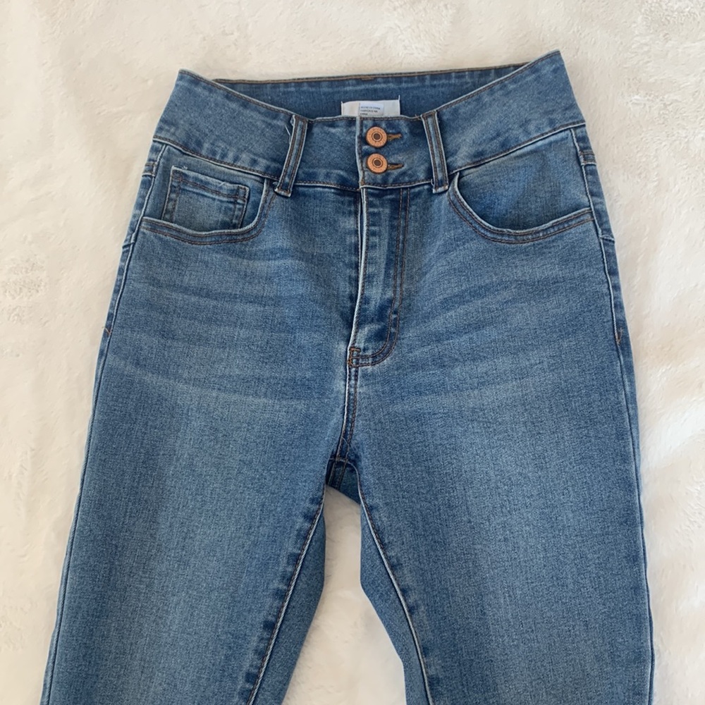 Curvy Fit High Rise Jeans - Picture 7 of 9